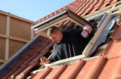 Pose de fenêtres de toit Velux à Corsavy